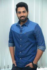 Actor Shiva Kandukuri Interview Stills